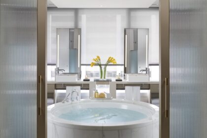 LMHKG Redesigned L900 Landmark Suite Bathroom - Landscape