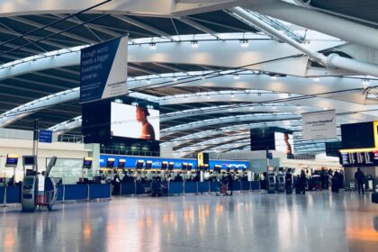 Fires near Heathrow Airport affect thousands of tourists