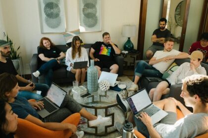 Lonely overseas? Search these digital nomadic websites to help people live and work together