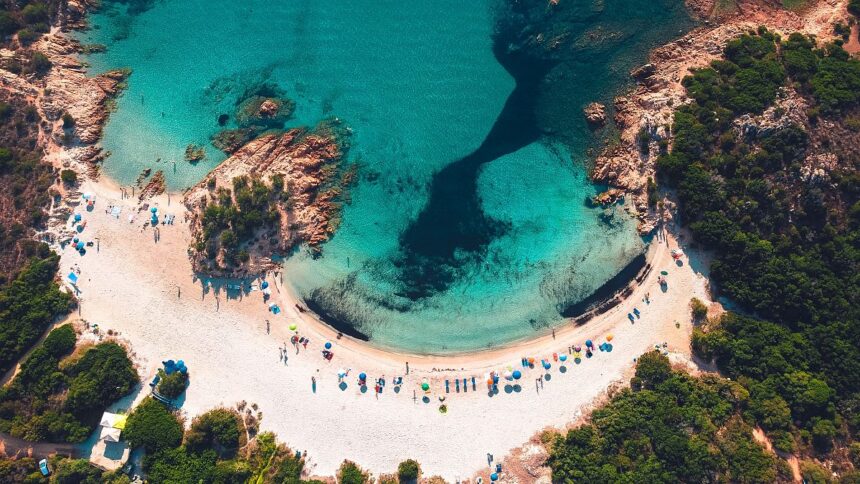To visit these spectacular beaches in Sardinia this summer, you must book via the app