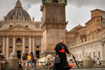 Where to see the white smoke: What to know about visiting Rome for the Conclave