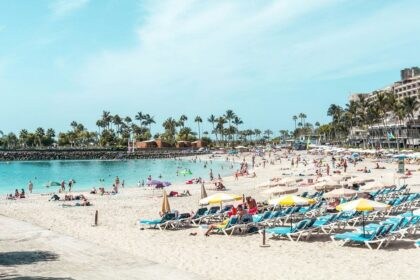 Wildfire warning issued in the Canary Islands prepare millions of people for vacation there