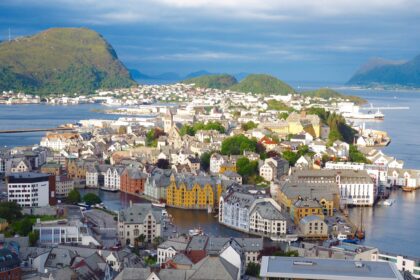 You must visit Norway's most beautiful coastal cities and towns!