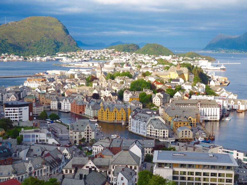 You must visit Norway's most beautiful coastal cities and towns!
