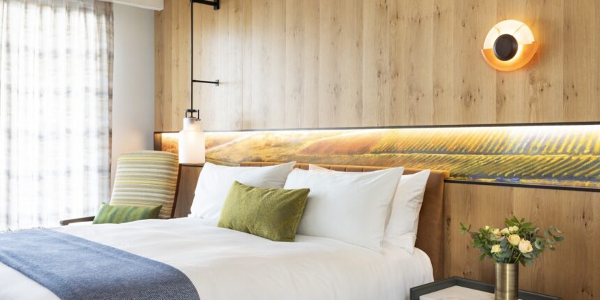 Appellation to open a hotel in California, Utah