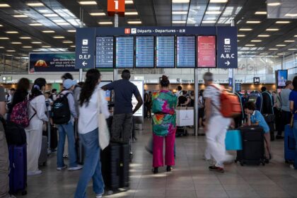"Unbearable": Airline slum passenger chaos caused by French air traffic controller strikes