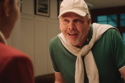 Viral Quebec Tourist Square lets Americans know they are welcome